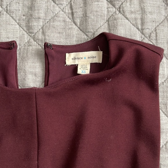 Maroon / Burgundy Anthropologie Dress Size: XS - Picture 2 of 3